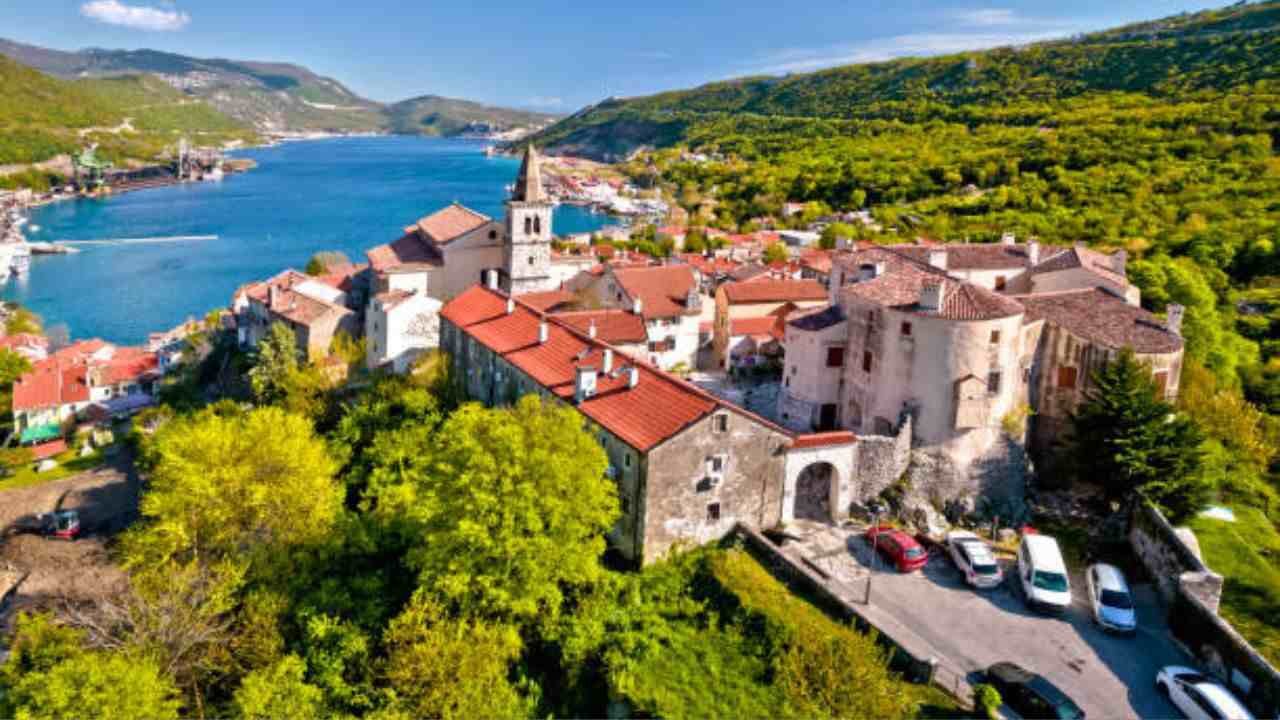 Azerbaijan Airlines Split Office in Croatia